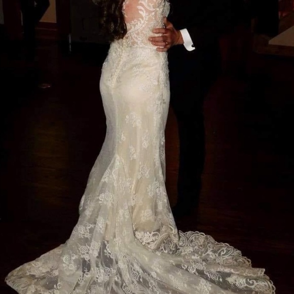 Wedding gown - Picture 11 of 11